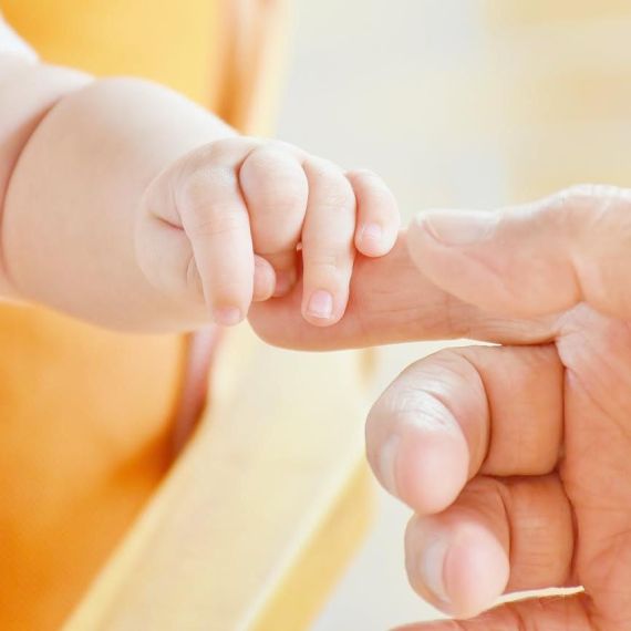 無法親自赴美接寶寶回國怎麼辦？2025 最新解決方案與法律流程