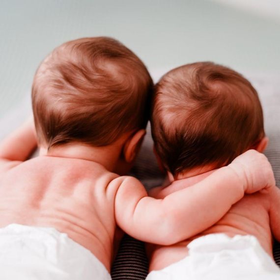 代孕雙胞胎完整指南：風險、注意事項、保險規劃與 RSMC 專業建議（2025 最新）